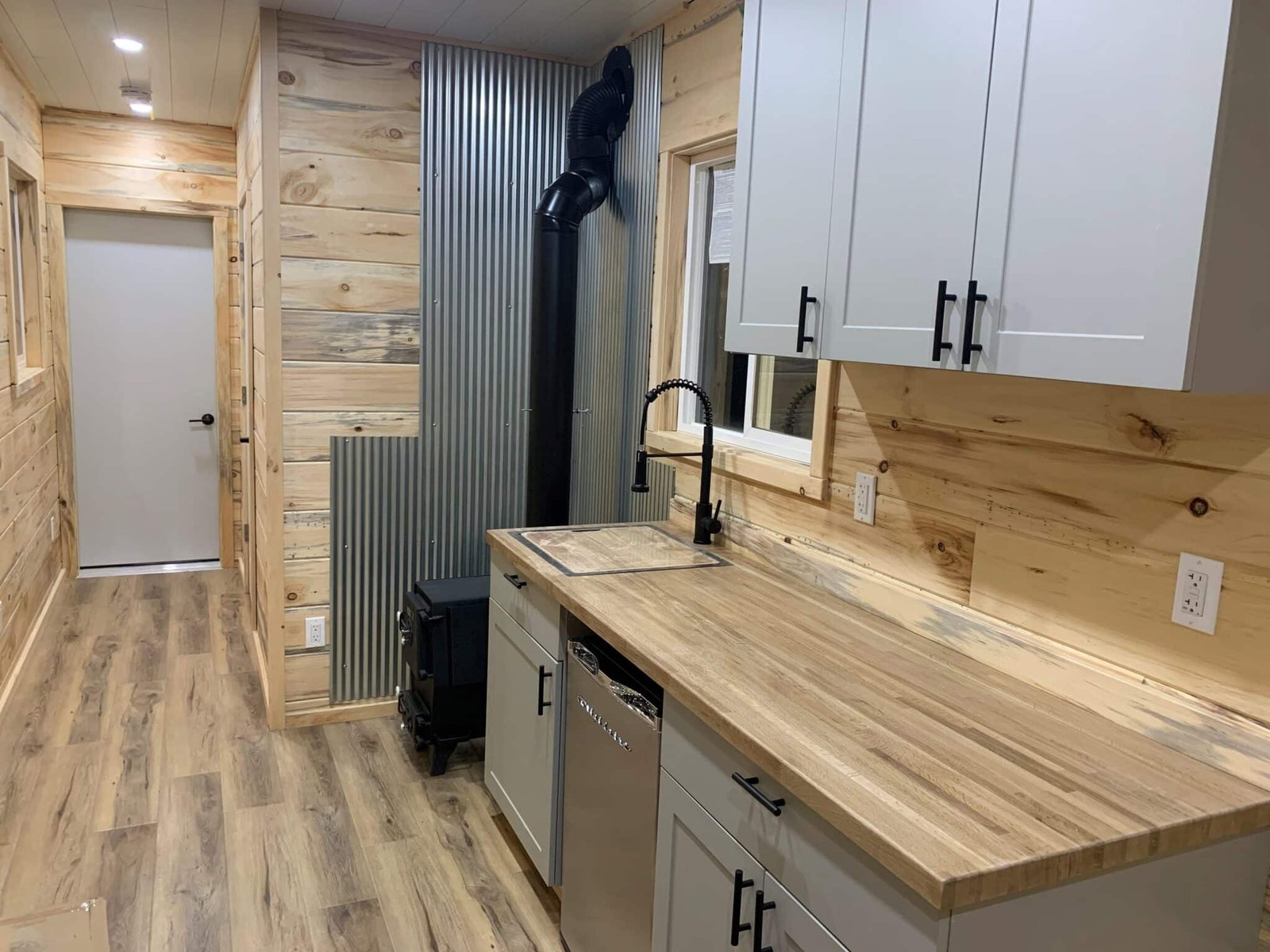 40FT Augustine Luxury Container Home with Kitchen, Bathroom & Garage | Ready to Ship | Free USA Delivery — 40ft — new (image 12 of 15)