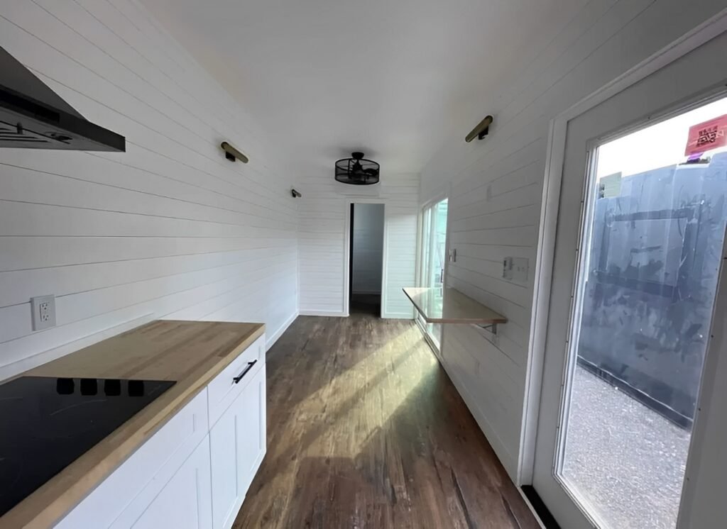 Customized 40ft Shipping Container Made into Luxurious 1 Bedroom — 40ft — new (image 2 of 4)