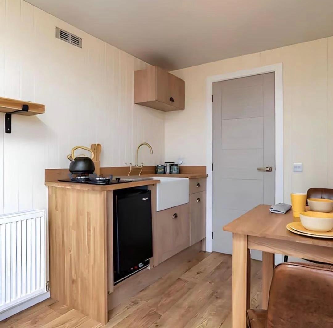 Modern Single-Storey Container House with Spacious Deck, Fully Furnished Portable Tiny Home, Disaster-Resistant Prefab Family House —…