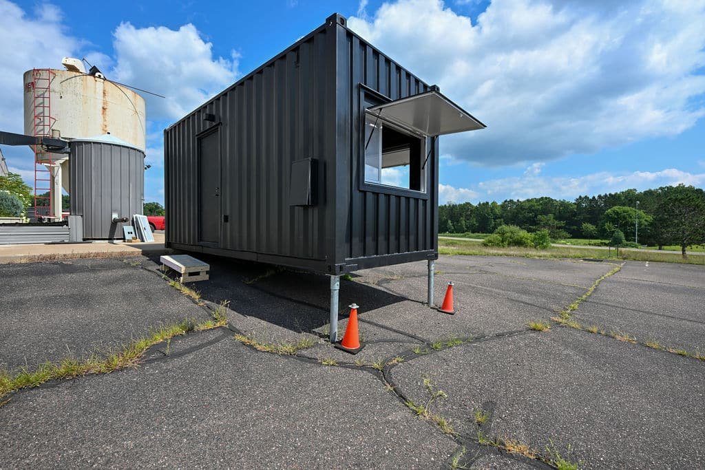 20ft Portable Shipping Container Bar | Commercial Pop-Up Bar Container — 20ft — new (image 3 of 11)