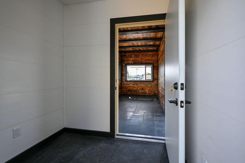 20ft Portable Shipping Container Bar | Commercial Pop-Up Bar Container — 20ft — new (image 6 of 11)