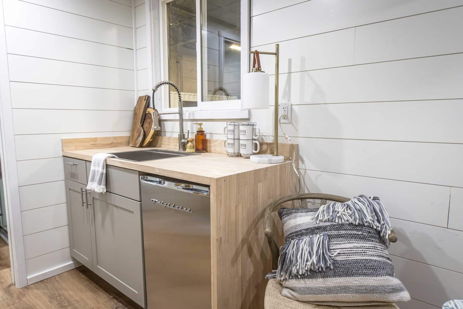 20FT Ezra Modern Container Home | Turnkey Tiny House | Portable Prefab Container Home — 20ft — new (image 7 of 17)