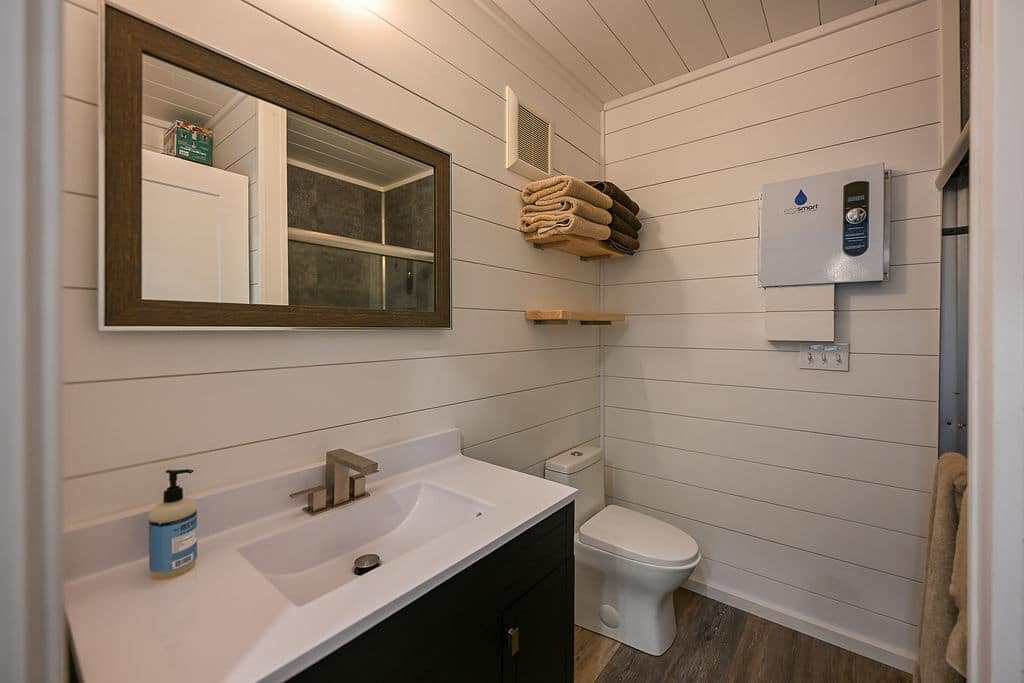 40ft Kennedy Luxury Container Home | 1 Bed 1 Bath Prefab Shipping Container House — 40ft — new (image 15 of 27)