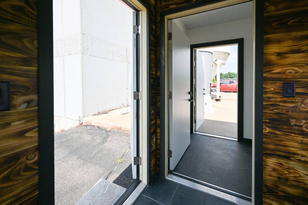 20ft Portable Shipping Container Bar | Commercial Pop-Up Bar Container — 20ft — new (image 5 of 11)
