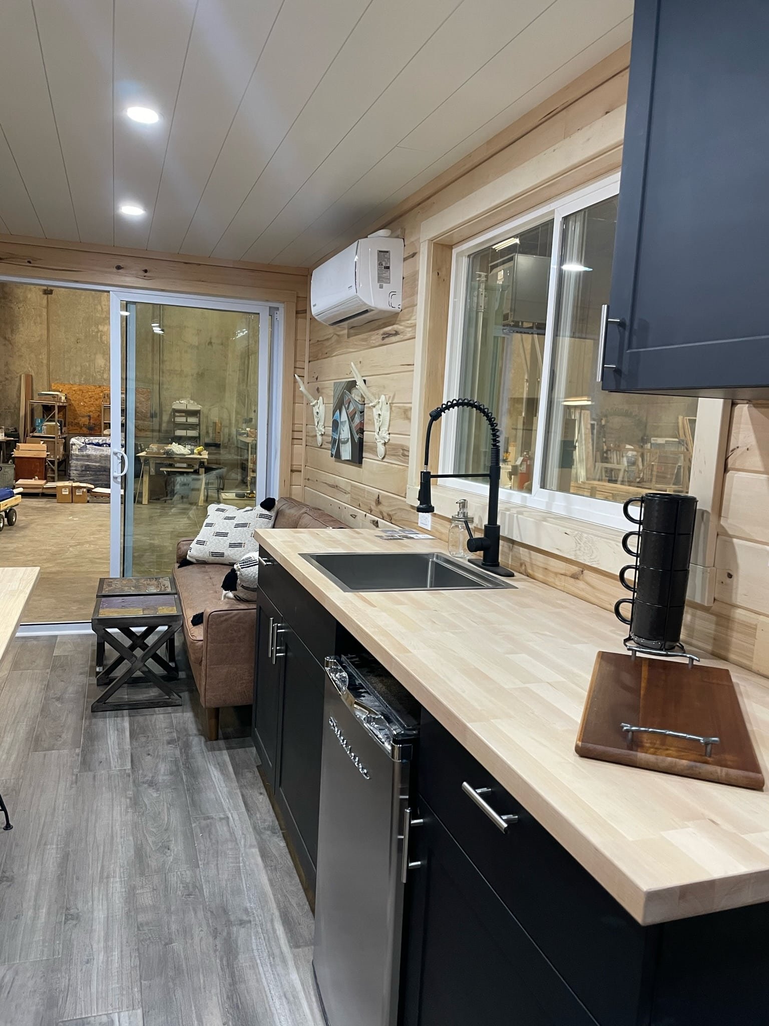 20FT Jack Hunting Container Cabin | Off-Grid Container Home with Kitchen & Rooftop Deck — 20ft — new (image 7 of 17)