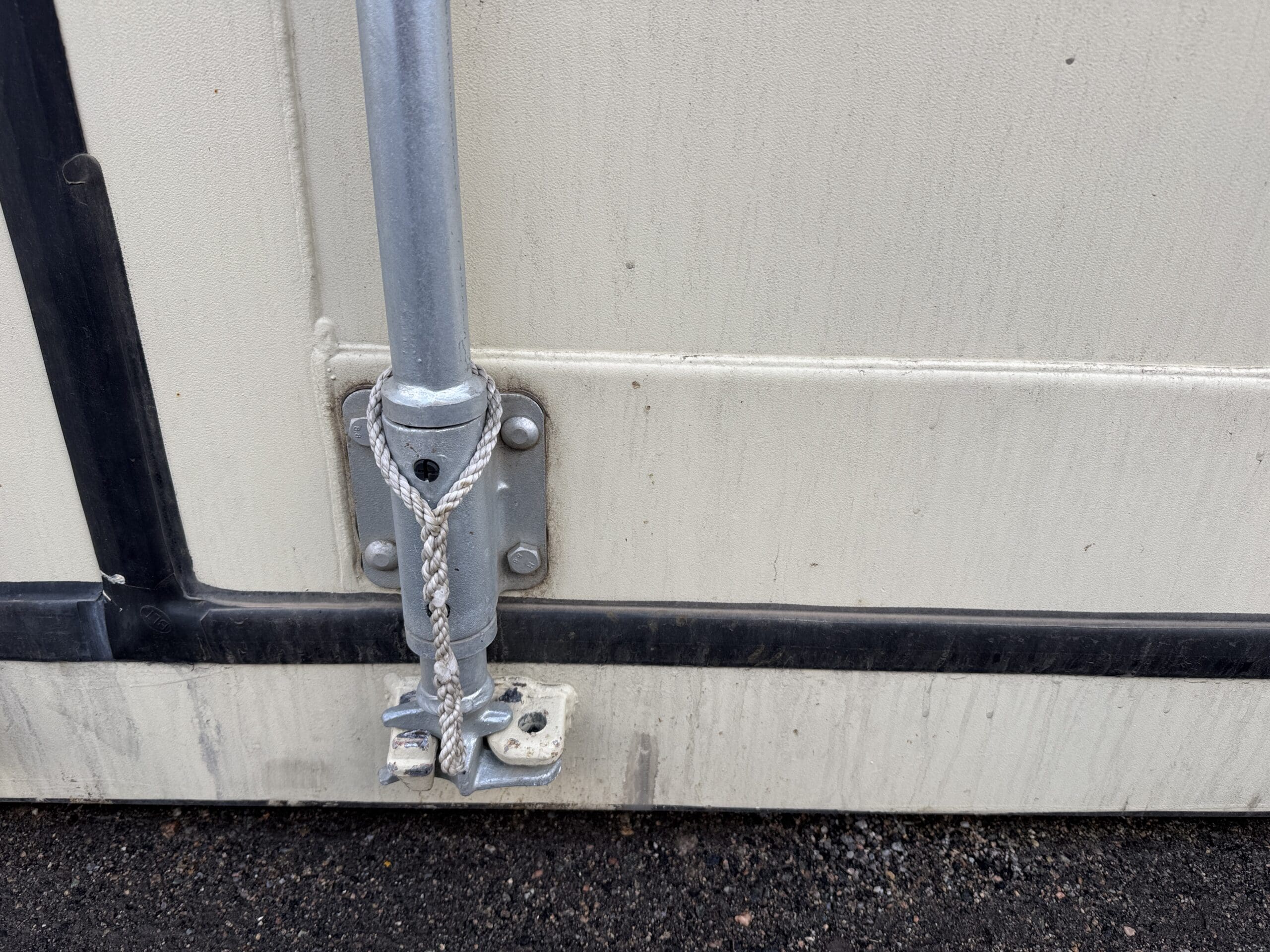 40ft New Shipping Container – Wind & Watertight – Beige — 40ft — new (image 7 of 12)