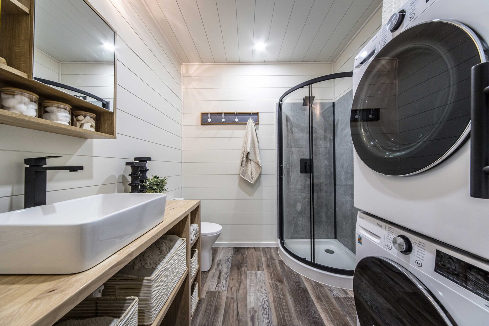 40ft Kennedy Luxury Container Home | 1 Bed 1 Bath Prefab Shipping Container House — 40ft — new (image 14 of 27)